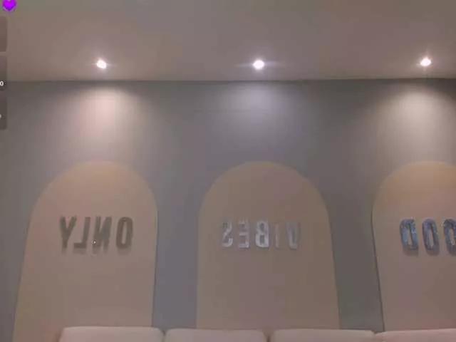 AmaliaCruss on BongaCams 