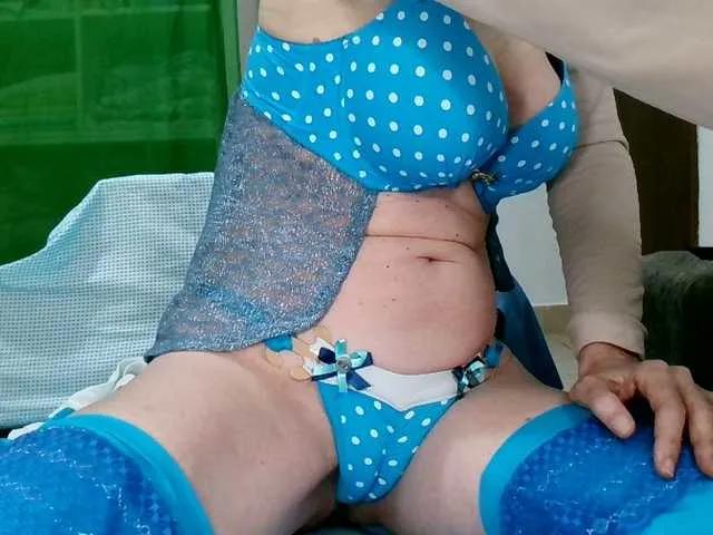 Carolsquirter from BongaCams