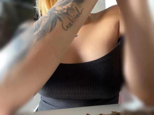 Evellyyn from BongaCams