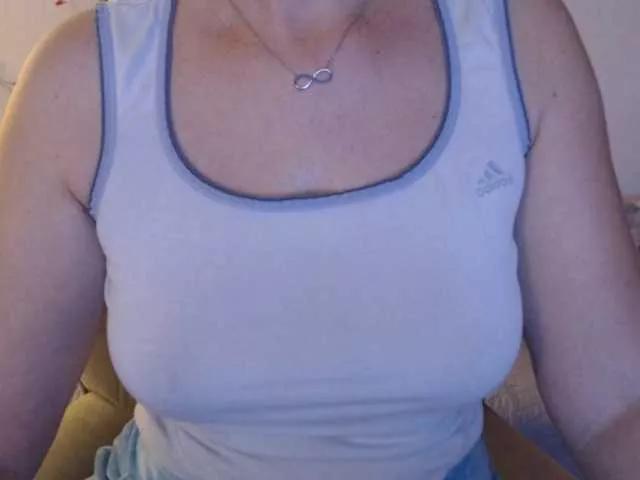 goodSnowQueen on BongaCams 