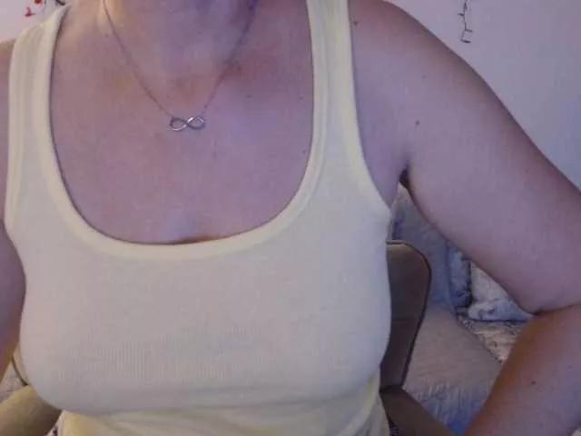 goodSnowQueen on BongaCams 