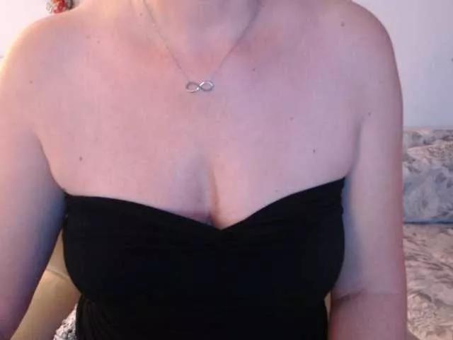 goodSnowQueen on BongaCams 