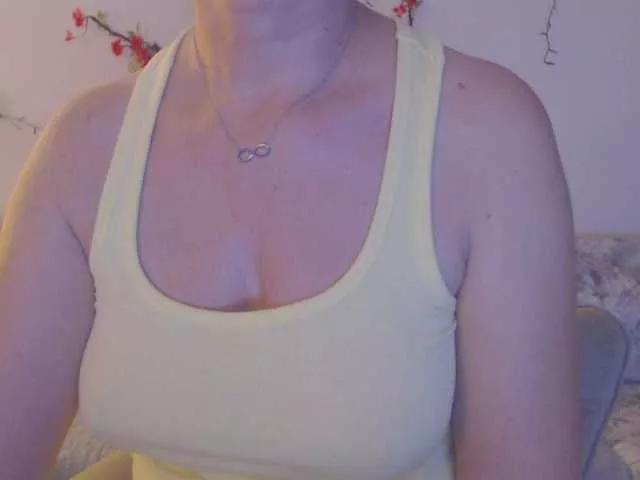 goodSnowQueen on BongaCams 