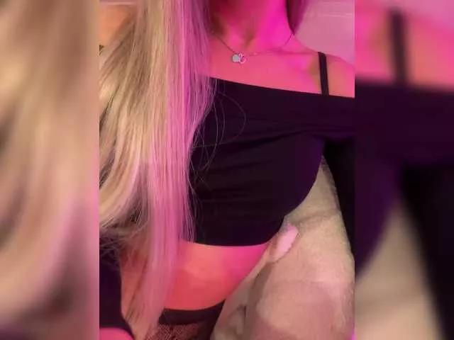 HollyPolly111 on BongaCams 