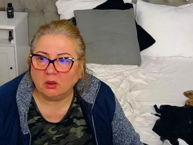 MadameLeona on BongaCams 