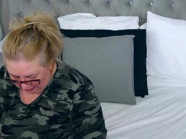 MadameLeona on BongaCams 