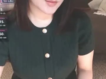 momo612238 on Chaturbate 