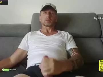 tomhardic from Chaturbate