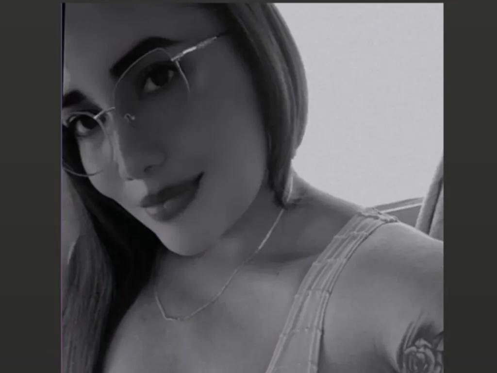 AlizWolf from LiveJasmin