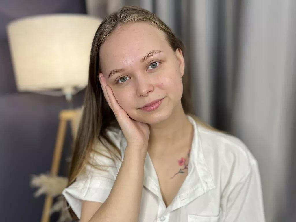 ElwynaBucher from LiveJasmin