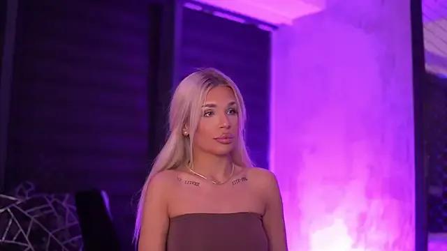 Candy_Ivy from StripChat