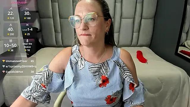 Charlot_milf from StripChat