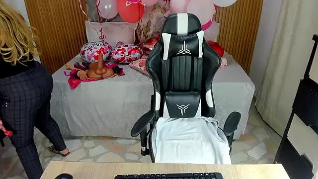 Danna_topless on StripChat 