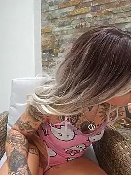 Divina_X_ on StripChat 