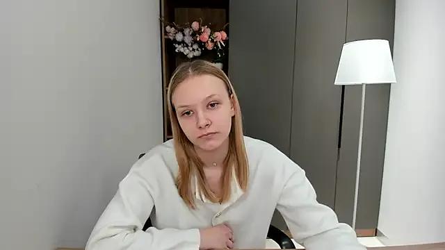 ElissaGlod from StripChat