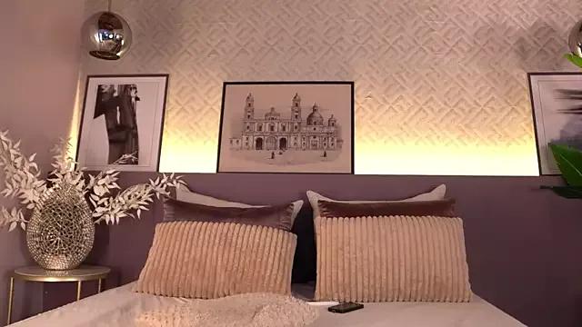 ElleDiane on StripChat 