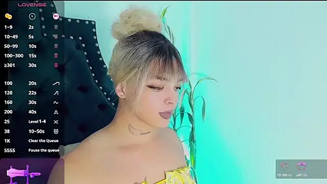 Emmaa_Saenz_ on StripChat 