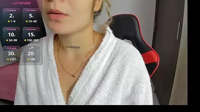 ESMERALDA-BLUE on StripChat 