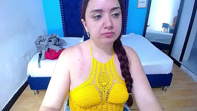 kinky_redhead18 on StripChat 