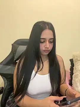 LilMisIndianx on StripChat 