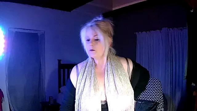 Miahotmilf from StripChat