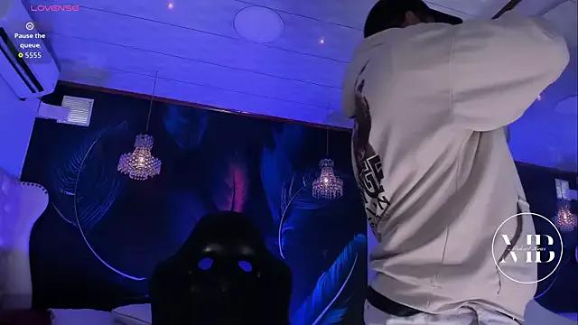 MichaelBear_ from StripChat