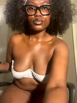 Moonzy77 from StripChat