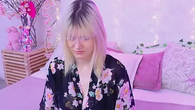 NellieLoyns on StripChat 