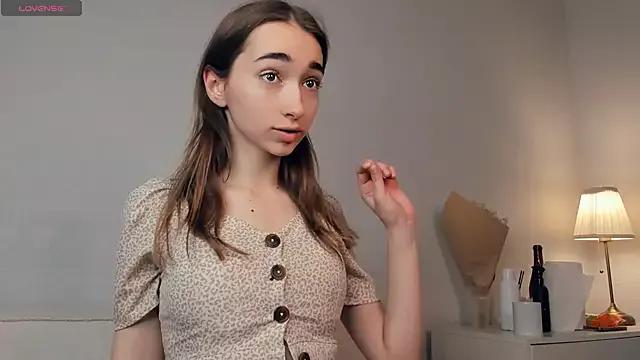 PollyBeev on StripChat 