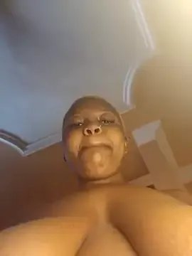 queennapal on StripChat 