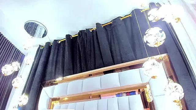 SarayRoyse on StripChat 