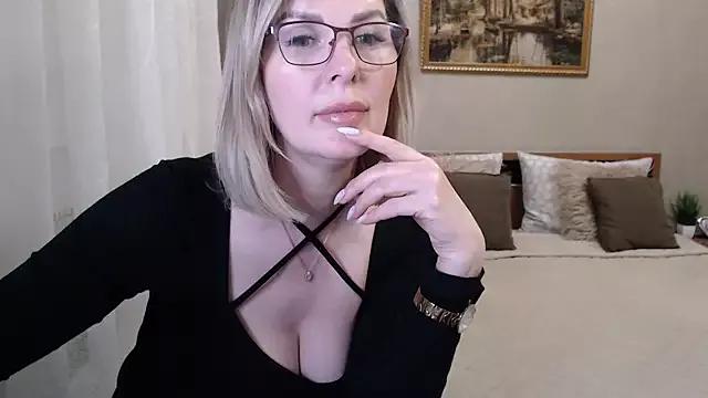 sensualEmilia on StripChat 
