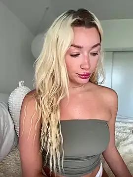 SerenaCloud on StripChat 