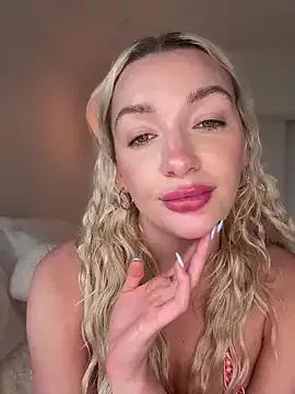 SerenaCloud on StripChat 