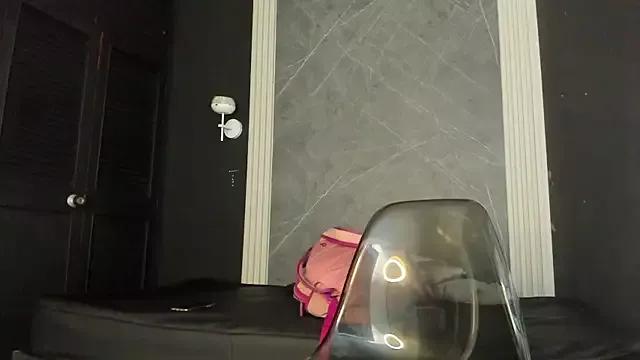 YummyDuooo on StripChat 